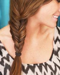 ispirazioni acconciature bon ton : treccie , code laterali e chignon