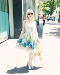 vintage blue hydrangea print dress and summer mornings in the city