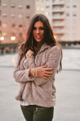 MESSY HAIR, FUR COAT AND LOTS OF JEWELRY