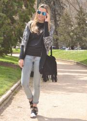 Fringes bag and sneakers