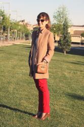 RED JEANS AND BEIGE LEVITA