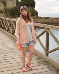 Kimono, turbante y sandalias