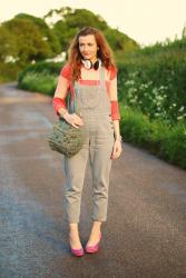 Carrie Bradshaw Style Curls & Dungarees