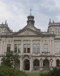 Nerth gwlad ei gwybodaeth - Zatchels, cake and libraries.