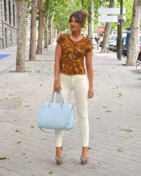 VINTAGE TOP & WHITE PANTS