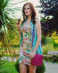 DENIM SLEEVELESS SHIRT AND PINK BAG