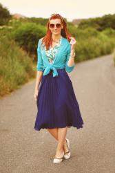 A Modern Take On 1950s Style | Blue Pleated Skirt & Vintage Sunglasses