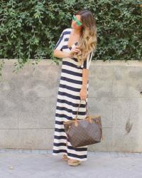 STRIPED DRESS FOR A SHOPPING DAY