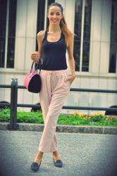 PANTALÓN BAGGY Y BOLSO ROSA :)