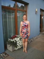 Outfit: Patterned dress for wedding