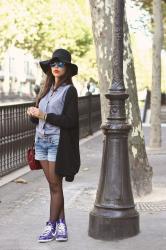 # En capeline et sneakers, Paris