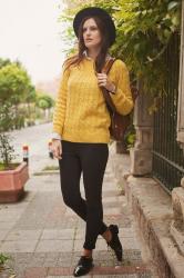 HALLOWEEN MOOD: YELLOW SWEATER & BLACK JEANS 