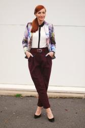 Smartly Dressed With A Vintage Scenery Print Blazer