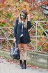 OUTFIT TOTAL BLACK AVVOLTO DAI COLORI DELL’AUTUNNO