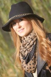 BLACK HAT AND DOTS SCARF