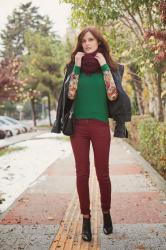 GREEN JUMPER WITH FLORAL SLEEVES 