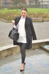 Maxi cappotto e fibbie dorate