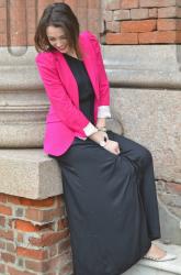 Blazer fucsia e abito nero