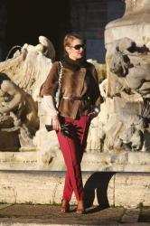 Red pant, acquamarina Coffer and leopard shoes