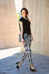 TENDENCIA: PANTALÓN BAGGY CON ESTAMPADO TRIBAL 