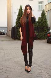 Total black look + oxblood scarf