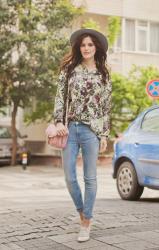 LIGHT GREEN FLORAL BLOUSE