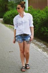 WHITE SHIRT & DENIM