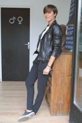 Le cas du pantalon noir un peu chic