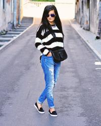 Street Style- sweater, boyfriend jeans and slip on shoes