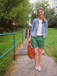 green shorts & leopard belt