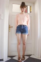 Cropped sweater and Levis shorts