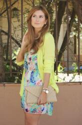 VESTIDO DE FLORES Y BLAZER LIMA