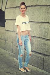 TENDENCIA: JEANS ROTOS + CROP TOP