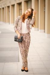 SNAKESKIN PRINT SUIT