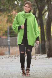 OVERSIZED GREEN COAT...