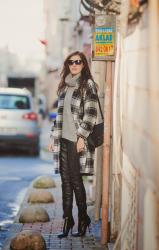 BLACK&WHITE PLAID COAT