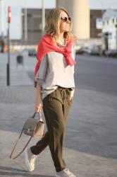 CORAL SWEATER AND MILITARY PANTS | CASUAL SPRING