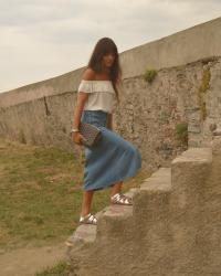 Off the Shoulder Blouse and Midi Denim Button up Skirt ♥ Blouse décolleté Bardot et jupe midi en jean boutonnée