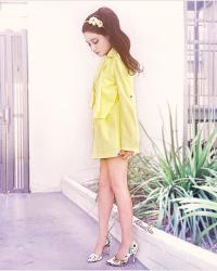 Love this bright yellow trench coat from @datgirlclothing
Full...