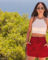 Crop Top de Crochet y Shorts Rojos