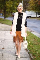 953 ==> suede skirt &fur vest