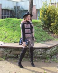 CHALECO DE PELO Y OVER THE KNEE BOOTS