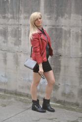 OUTFIT: RED BIKER JACKET AND BIKER BOOTS - COME ABBINARE IL ROSSO - 