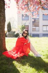 Outfit: red off shoulder dress and mosaic patterned Torfs sneakers