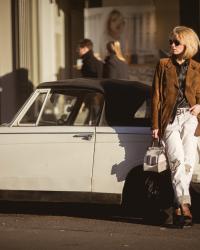 VINTAGE CAR AND RIPPED JEANS