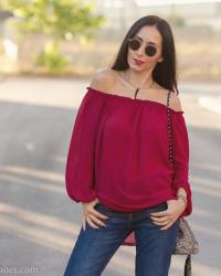 Blusa con los hombros al aire, Off the Shoulder, y Sandalias con flecos