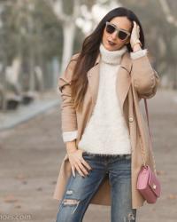 Look urban chic: Abrigo camel, jeans rotos y medias de rejilla