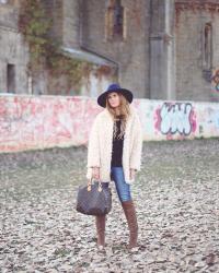  LOOK CON BOTAS ALTAS Y SPEEDY DE LOUIS VUITTON