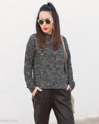 Look Sporty: pantalones de cuero y sneakers amarillas