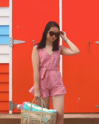 Sunny beach days - gingham and embroidery
